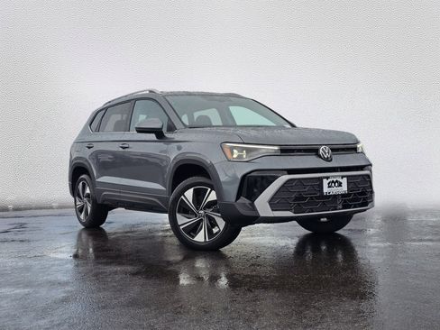 New 2026 Volkswagen Taos SE AWD/4WD image 1
