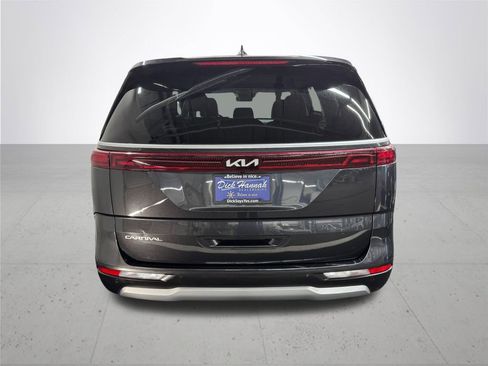 Used 2024 Kia Carnival LX image 5