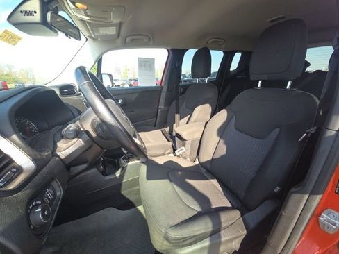 Used 2015 Jeep Renegade Latitude w/ Popular Equipment Group image 23