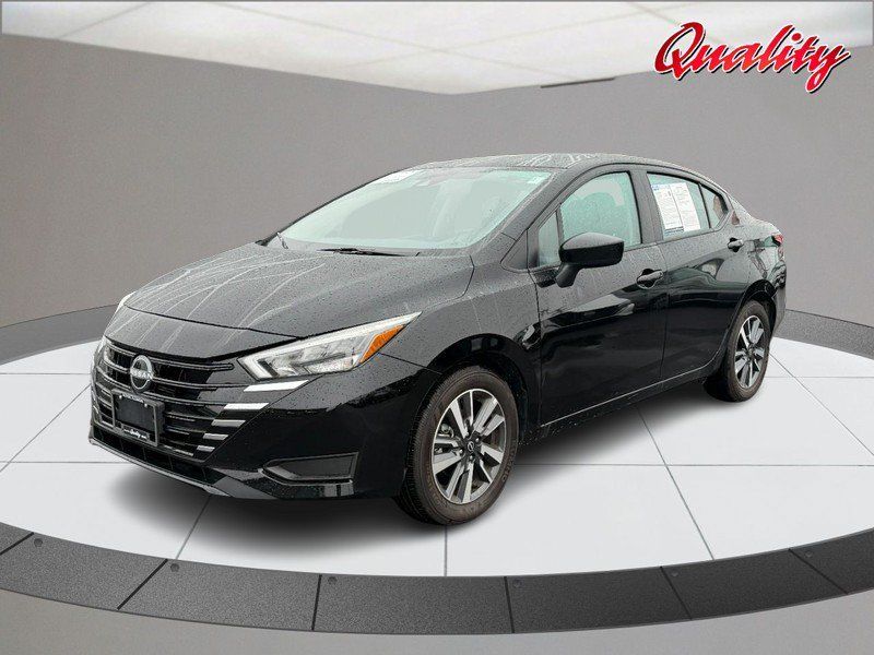 Used 2025 Nissan Versa SV FWD image 5