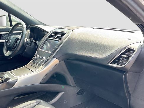 Used 2020 Lincoln Nautilus FWD image 28