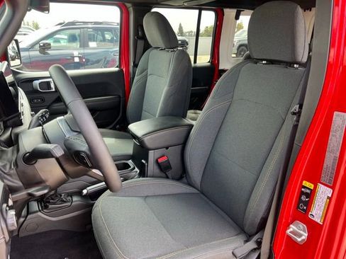 Used 2025 Jeep Wrangler Unlimited Sahara w/ Safety Group AWD/4WD image 14