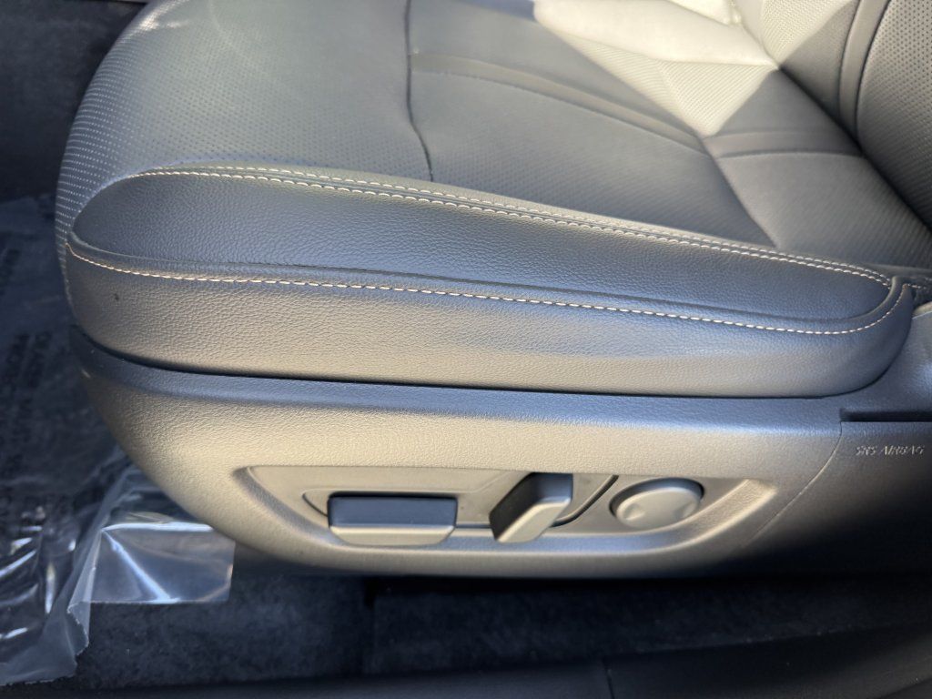 Used 2024 MAZDA CX-90 Plug-In Hybrid w/ Preferred AWD/4WD image 32