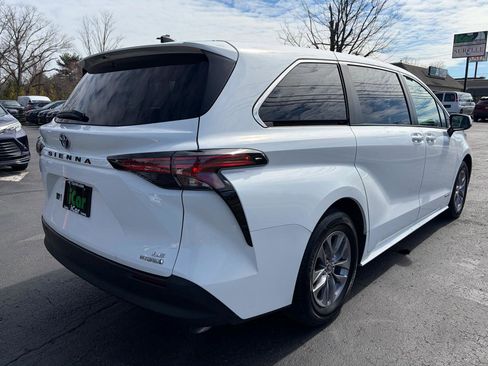Used 2021 Toyota Sienna LE image 7