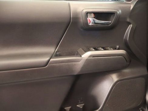 Used 2023 Toyota Tacoma TRD Off-Road image 10
