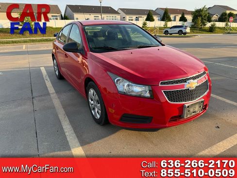 Used 2014 Chevrolet Cruze LS FWD image 1
