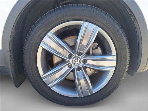 Used 2018 Volkswagen Tiguan SEL Premium image 21