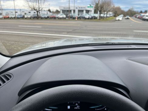 Used 2025 Kia Soul LX w/ LX Technology Package image 32