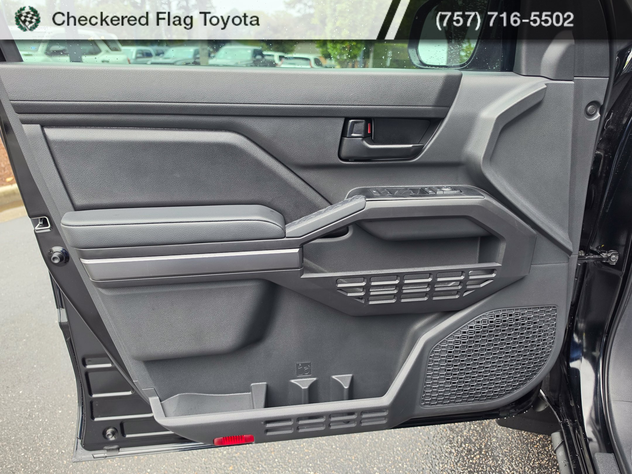 Used 2025 Toyota Tacoma SR5 AWD/4WD image 16