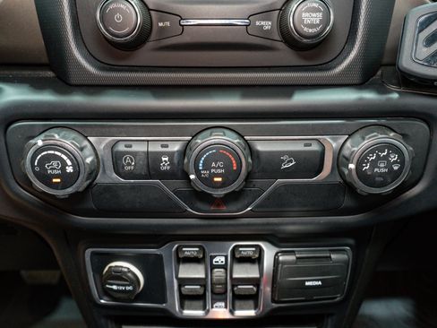 Used 2019 Jeep Wrangler Unlimited Sport S AWD/4WD image 17