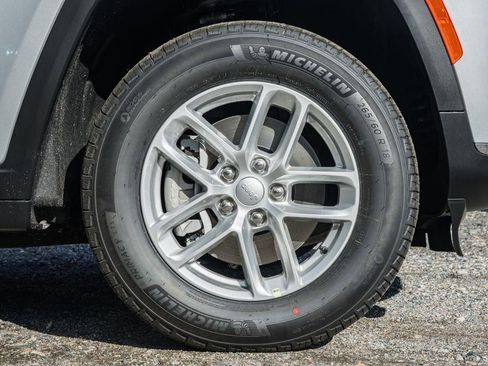 New 2025 Jeep Grand Cherokee L Laredo w/ Luxury Tech Group I image 17