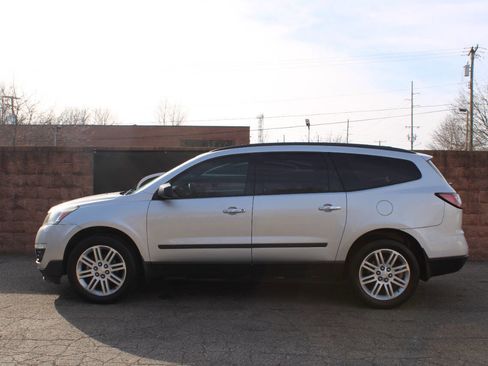 Used 2017 Chevrolet Traverse LS image 2