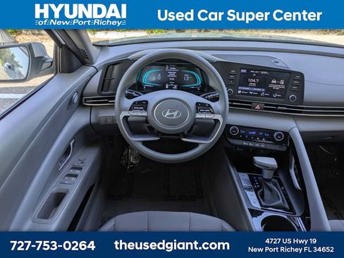 Used 2025 Hyundai Elantra Hybrid FWD image 17