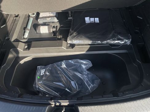 Used 2025 Chevrolet Equinox EV LT w/ Convenience Package image 38