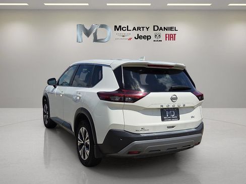 Used 2023 Nissan Rogue SV FWD image 4