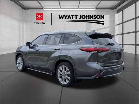 Used 2020 Toyota Highlander Limited AWD/4WD image 3