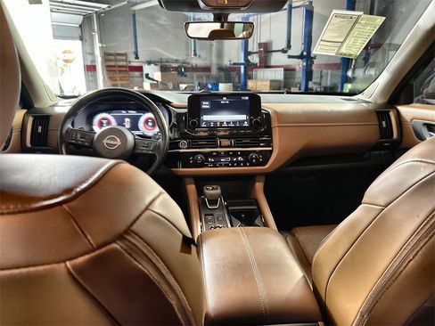 Certified 2023 Nissan Pathfinder Platinum image 22