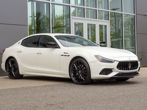 Used 2024 Maserati Ghibli Modena Q4 AWD/4WD image 3