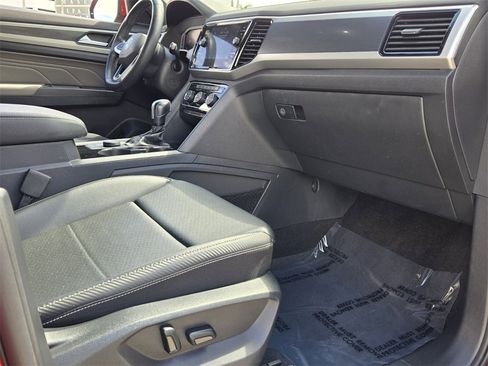 Certified 2022 Volkswagen Atlas Cross Sport SEL R-Line image 18