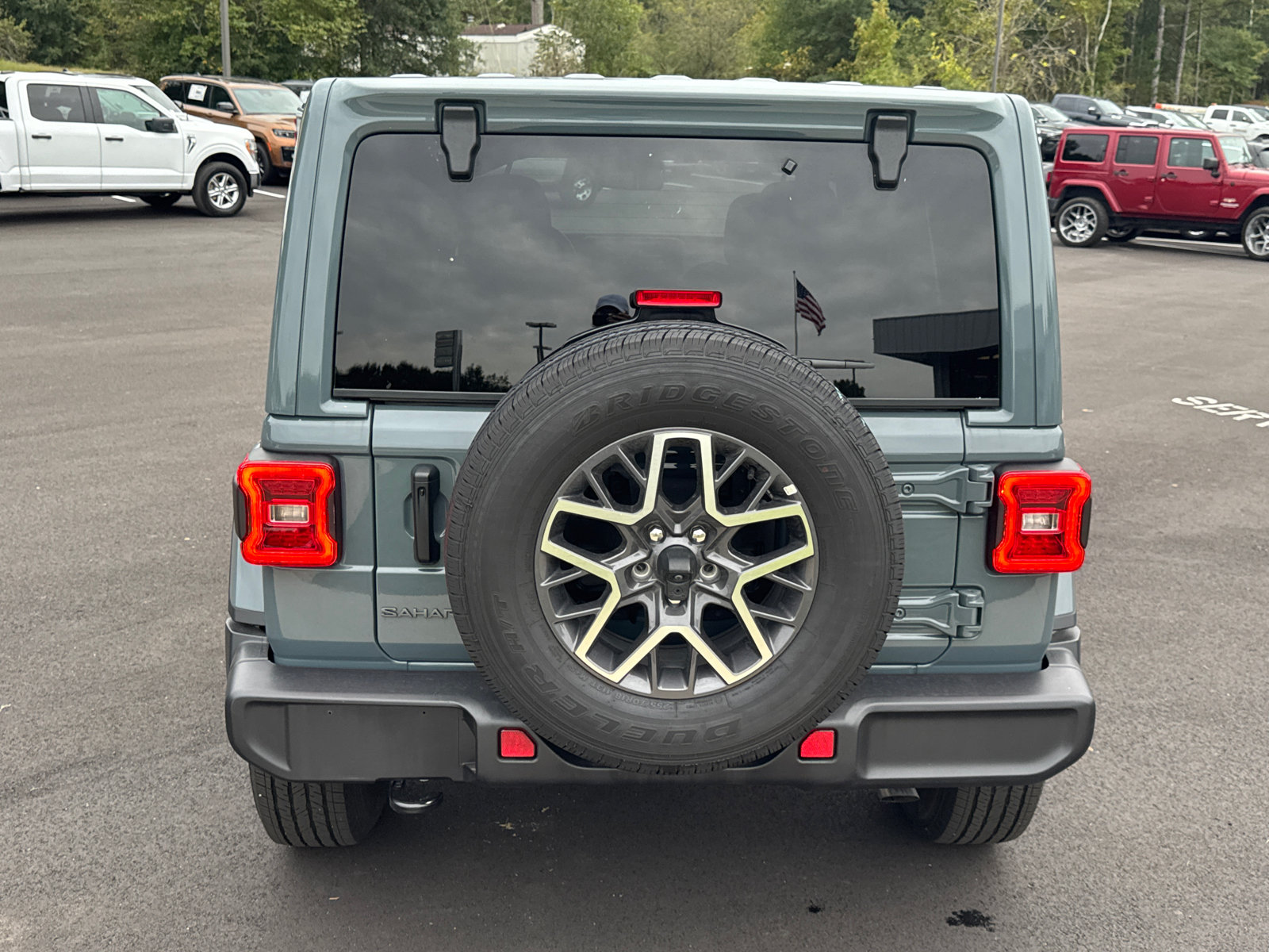 Used 2026 Jeep Wrangler Unlimited Sahara AWD/4WD image 6