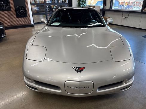 Used 2004 Chevrolet Corvette Coupe w/ Preferred Equipment Group image 18