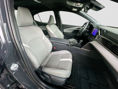 Used 2025 Toyota Camry SE image 25