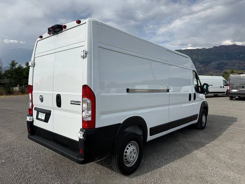 Used 2025 RAM ProMaster 2500 w/ Convenience Group FWD image 3