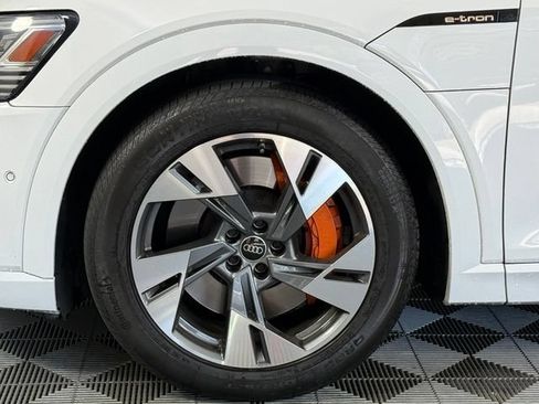 Used 2022 Audi e-tron Premium Plus w/ Premium Plus Package AWD/4WD image 13