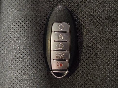 Used 2018 Nissan Rogue SL w/ Premium Package FWD image 32
