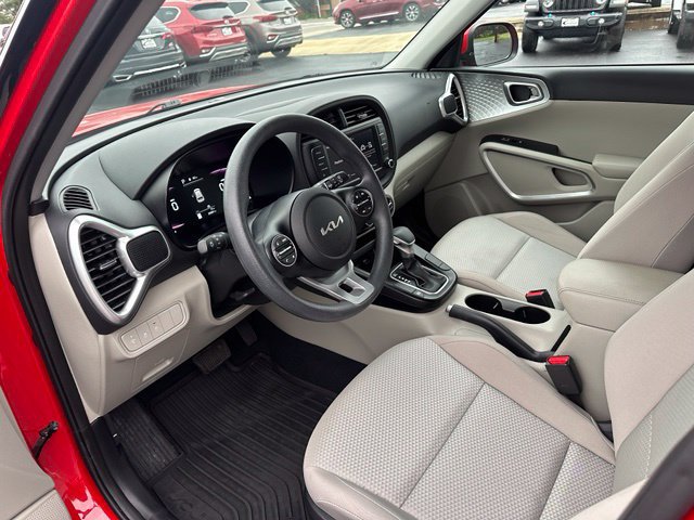 Used 2025 Kia Soul LX FWD image 14