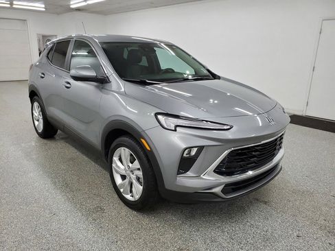 Used 2024 Buick Encore GX Preferred image 3