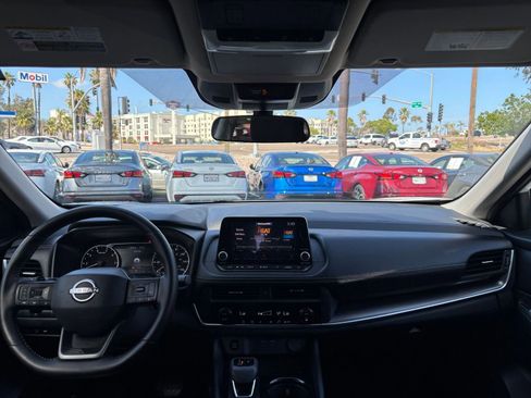 Used 2025 Nissan Rogue SV FWD image 35