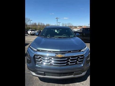 New 2026 Chevrolet Equinox LT image 2