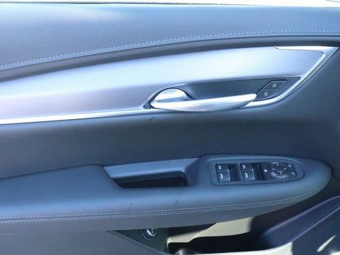 New 2026 Cadillac XT5 Luxury w/ LPO, ONYX Package image 17