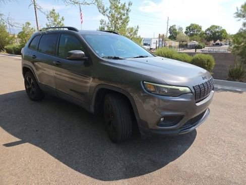Used 2021 Jeep Cherokee Latitude Plus AWD/4WD image 3