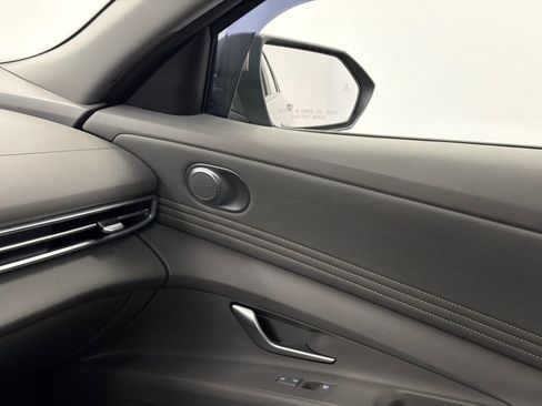 Used 2023 Hyundai Elantra SEL w/ Convenience Package image 28