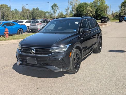 Used 2023 Volkswagen Tiguan SE R-Line AWD/4WD image 7