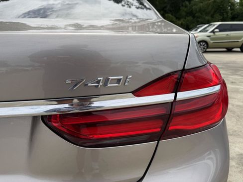 Used 2018 BMW 740i RWD image 22