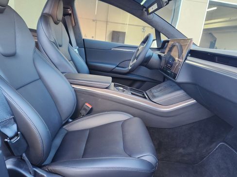 Used 2024 Tesla Model X image 23