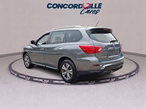 Used 2018 Nissan Pathfinder SV w/ SV Tech Package AWD/4WD image 4
