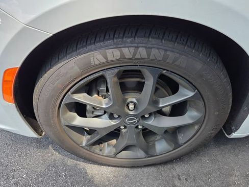 Used 2025 Chrysler Pacifica Limited FWD image 4