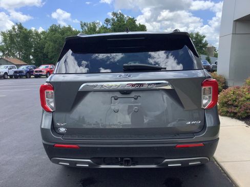 Used 2023 Ford Explorer XLT w/ Equipment Group 202A AWD/4WD image 5