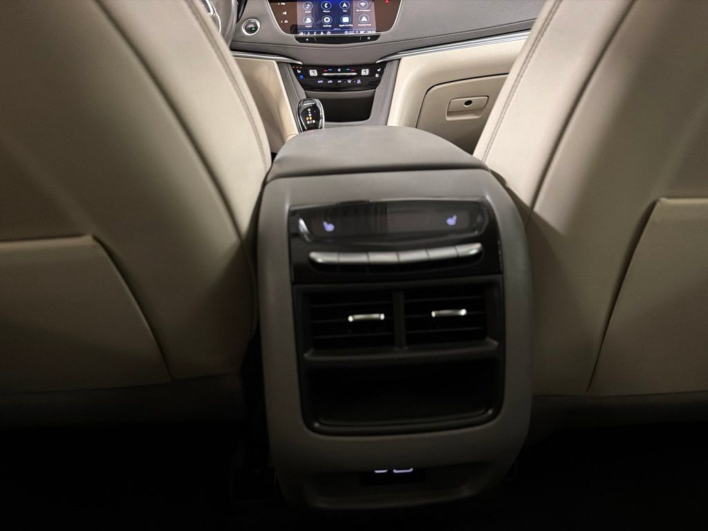 Used 2022 Cadillac XT5 Premium Luxury w/ Technology Package AWD/4WD image 40