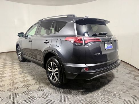 Used 2018 Toyota RAV4 XLE AWD/4WD image 4