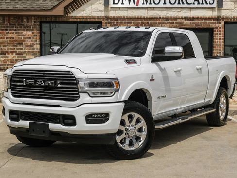 Used 2022 RAM 2500 Laramie AWD/4WD image 2