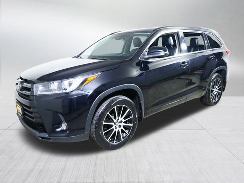 Used 2018 Toyota Highlander SE image 3