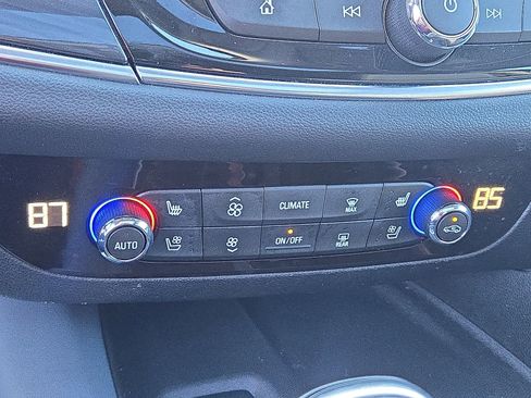 Used 2018 Buick Enclave Premium w/ Experience Buick Package image 18