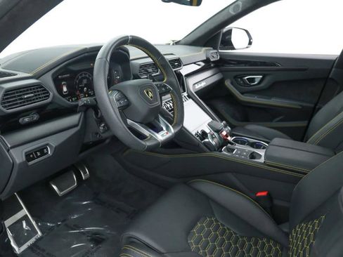 Used 2023 Lamborghini Urus S image 11