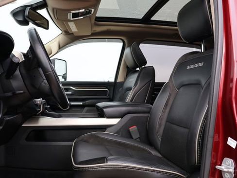 Used 2019 RAM 1500 Laramie AWD/4WD image 8