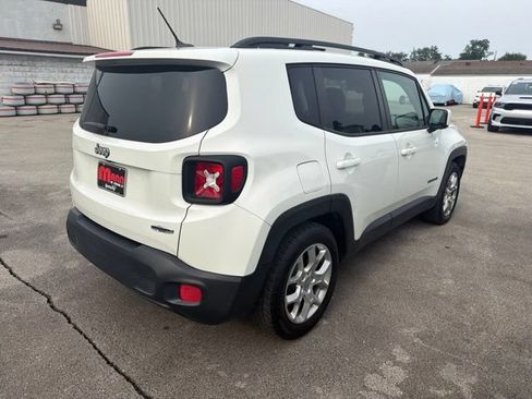 Used 2016 Jeep Renegade Latitude FWD image 5